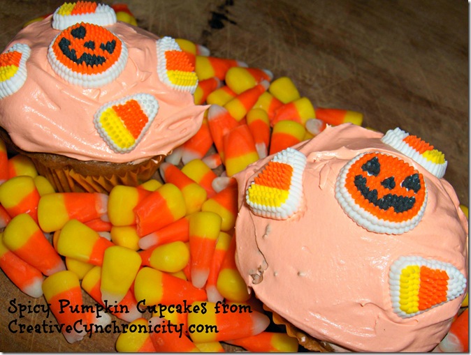 Spicy Pumpkin Cupcakes with #CoolWhipFrosting from CreativeCynchronicity.com