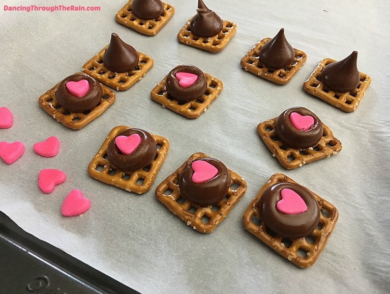 Pink-Heart-Chocolate-Pretzels51