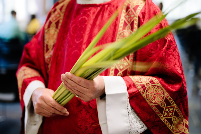 how-to-celebrate-holy-week-at-home-creative-cynchronicity