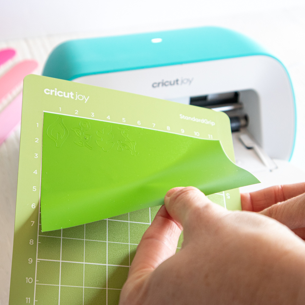 removing vinyl from Cricut Joy mat